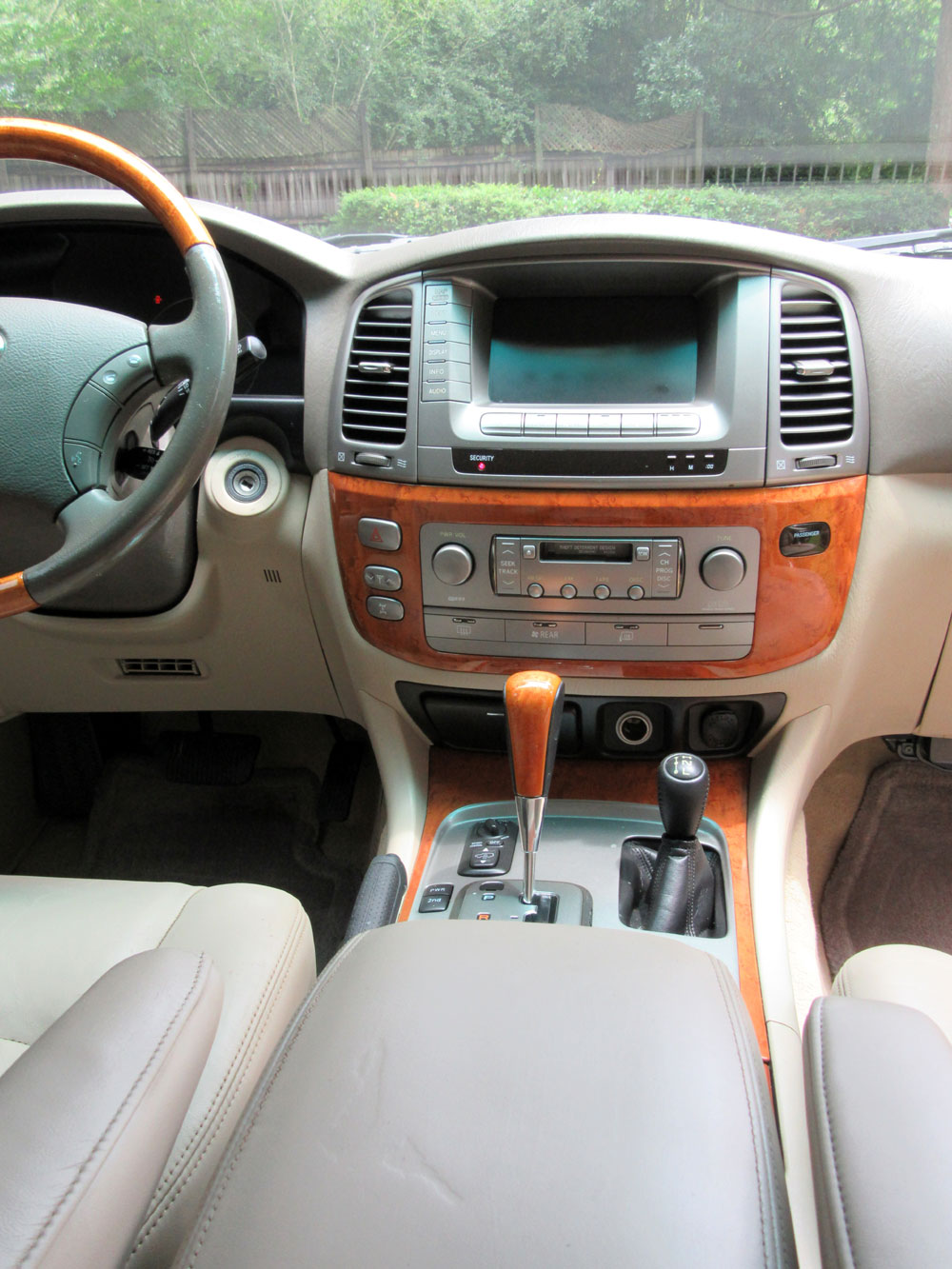 06_lexus_lx470_27.jpg
