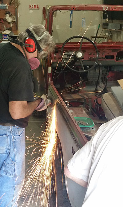 rear-qtr-panel-1-grinding.jpg