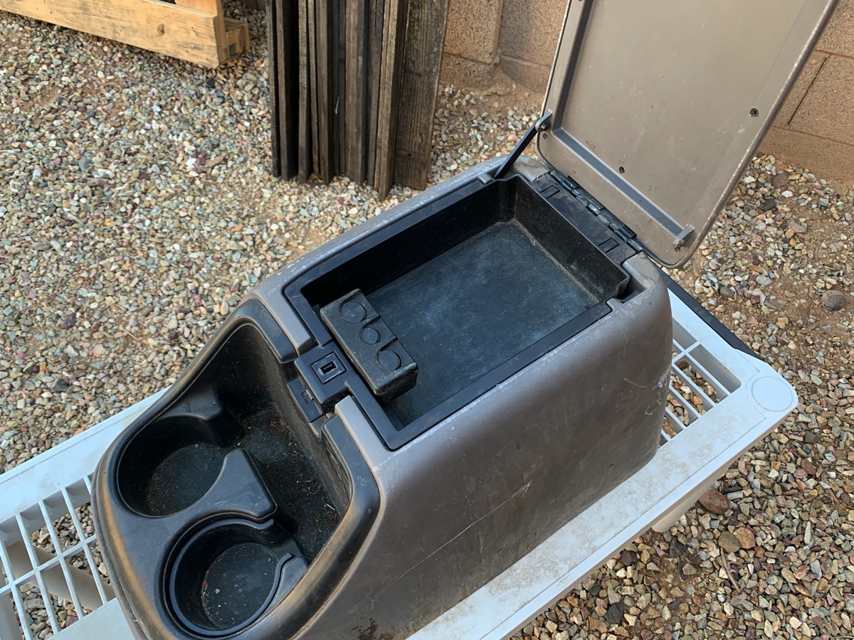 0012console.jpg