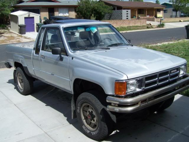 86Hilux002.jpg