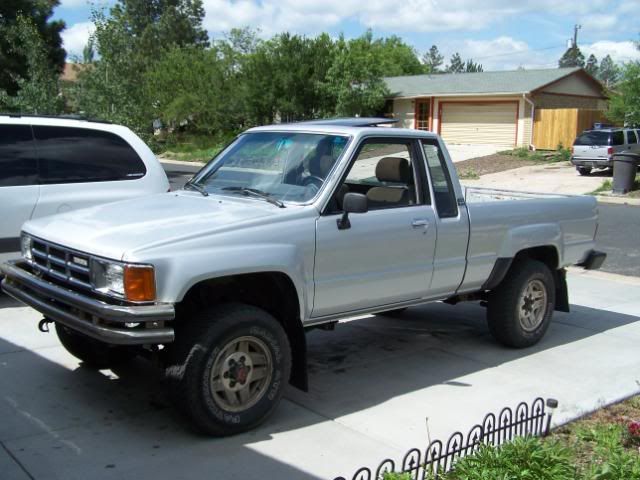 86Hilux001.jpg