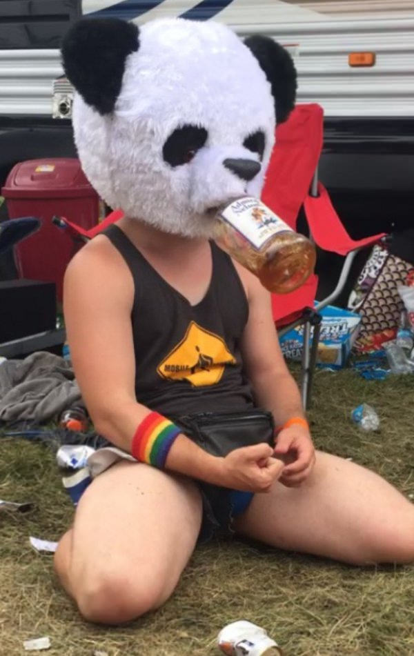 BcAyCOvKQAC5d4QR48dm_Panda%20Liquor.jpg