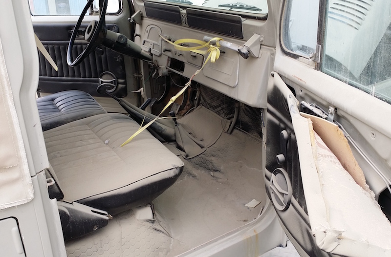 006interior.jpg