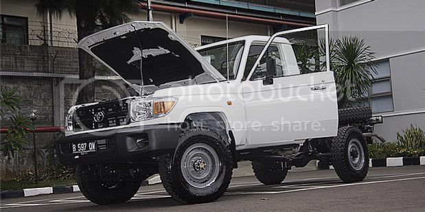LANDCRUISERSERIES7012_zpsc91f6f10.jpg