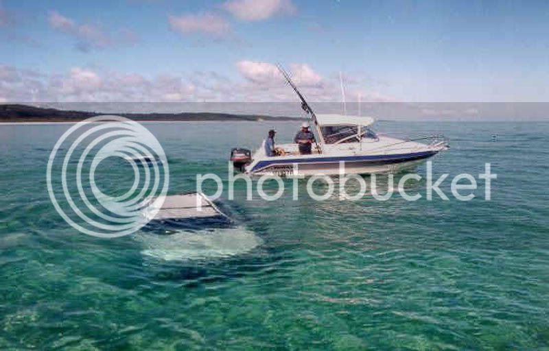 Drowned_100__Hilux_at_Wathu.jpg