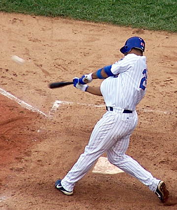 8-13-05%20dlee%20home%20run%20swing.JPG