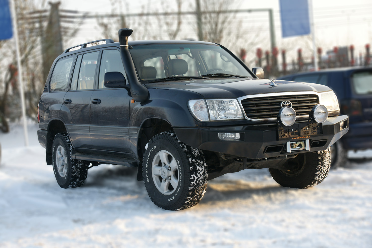 Toyota-Landcruiser-100.jpg