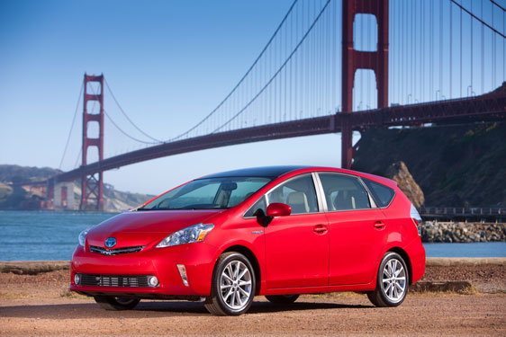 2012_Toyota_Prius_v_Five_007.jpg