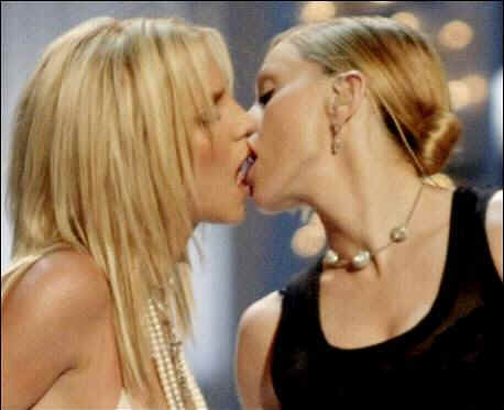 Britney_Spears_L_and_Madonna_R_french_kiss.jpg