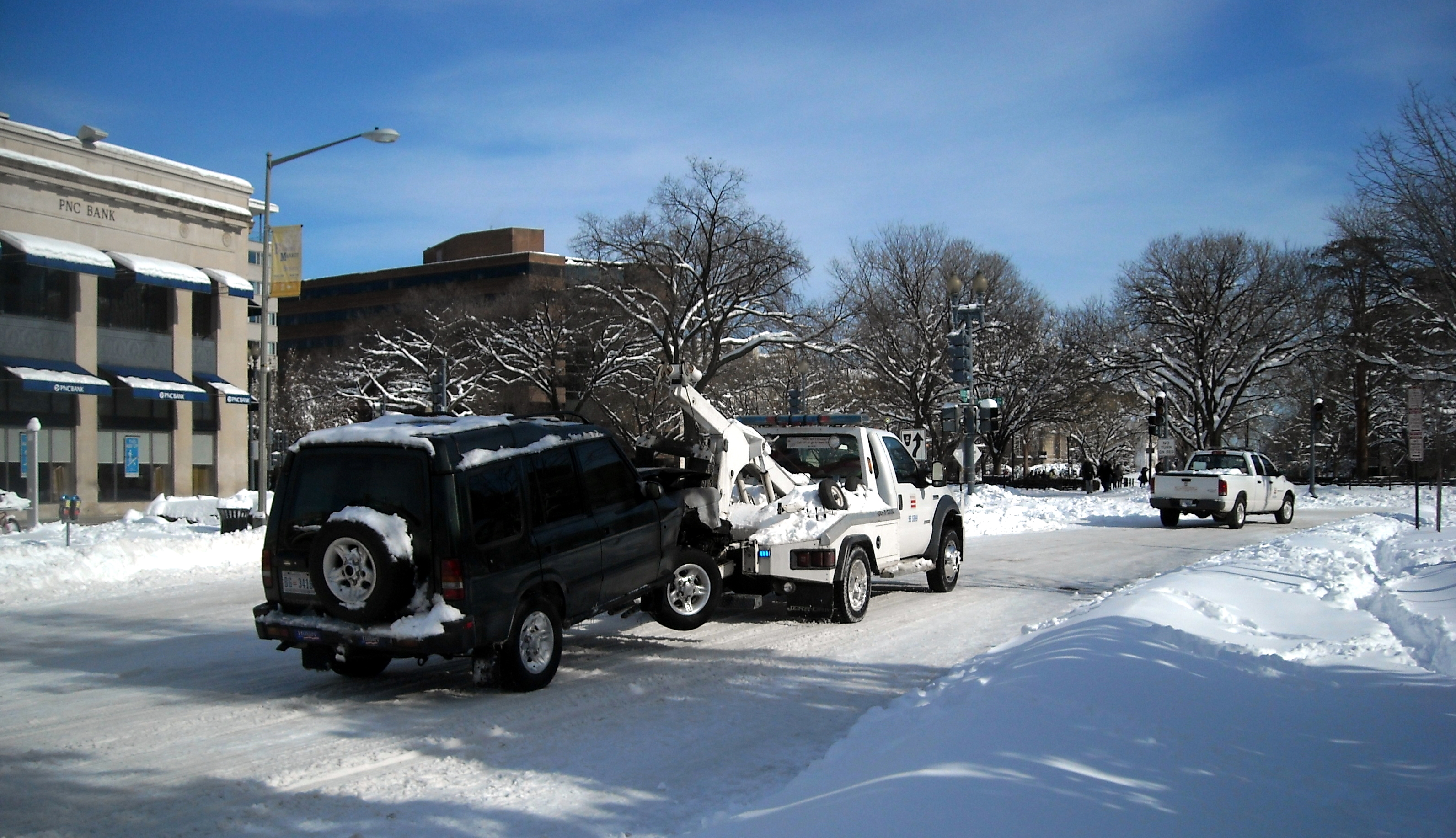Tow_truck_-_Blizzard_of_2010.JPG
