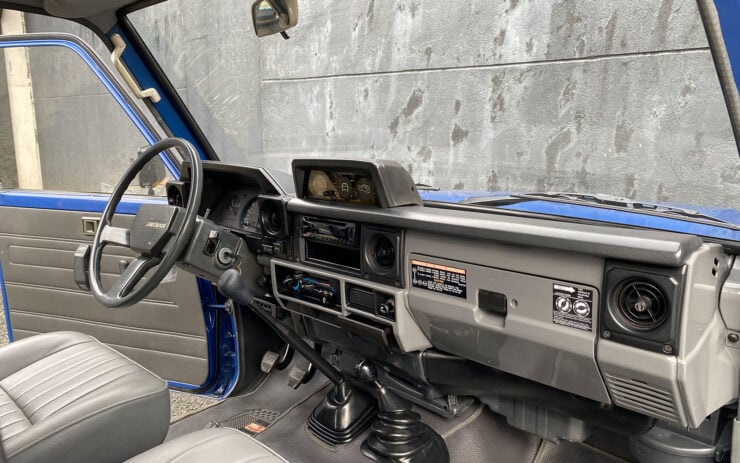 Toyota-Land-Cruiser-FJ70-Dashboard-740x463.jpg