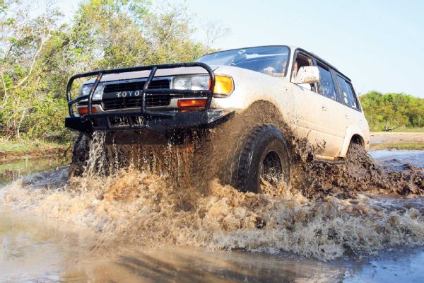 012-toyota-land-cruiser-fj80.jpg