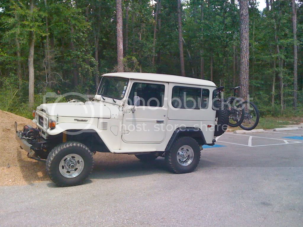 82 FJ40, original paint, winch, power steering and cold cold AC