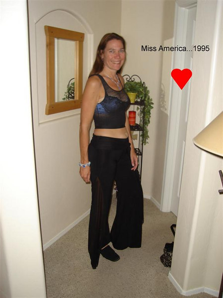102064396-L.jpg