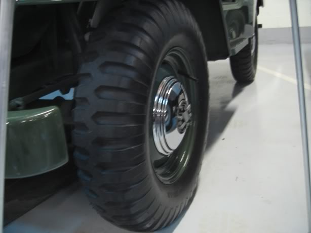 50thFJ25tire.jpg