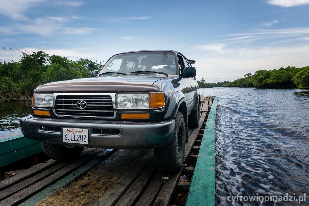 guatemala_monterrico_ferry_land_cruiser.jpg